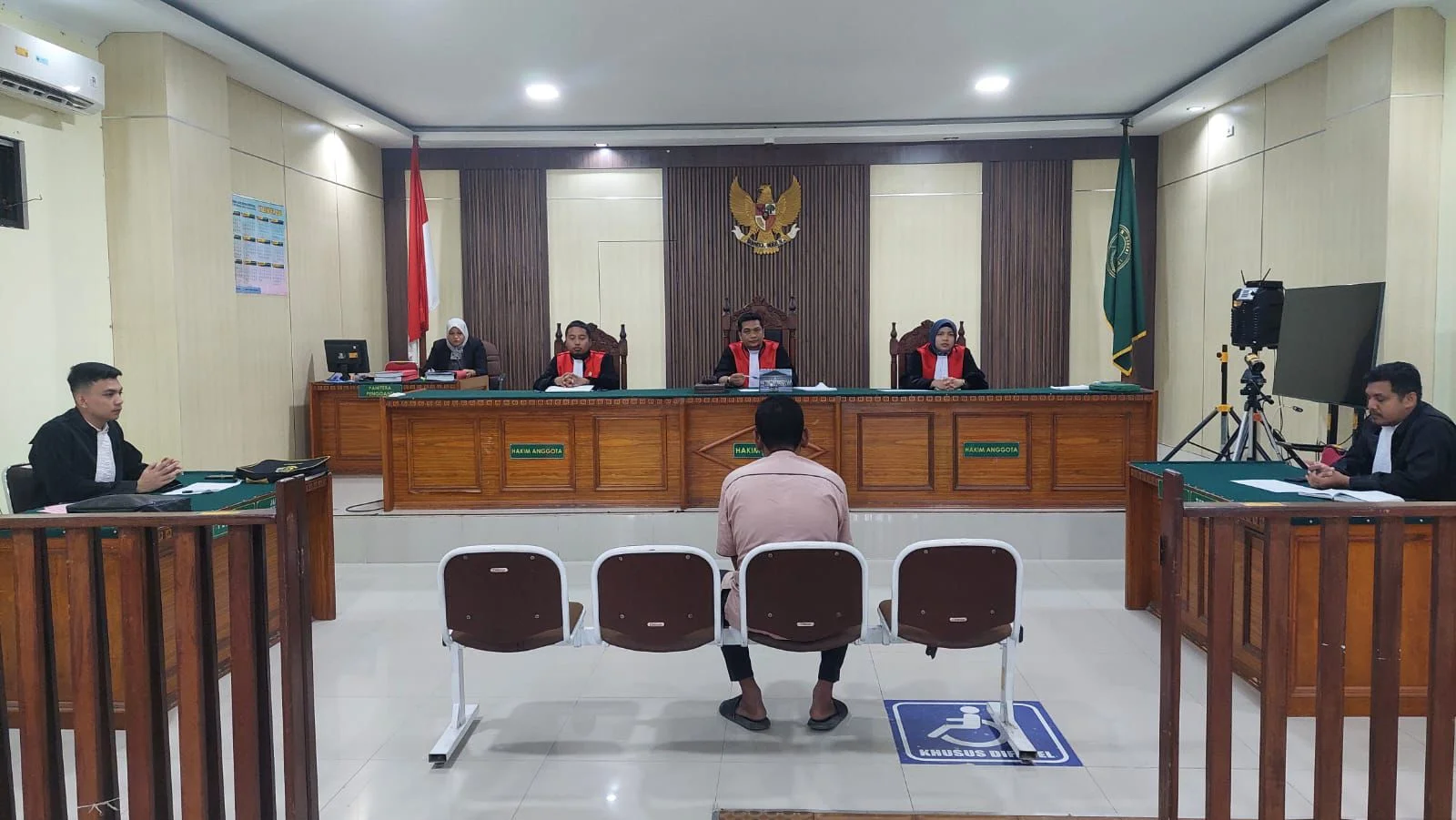 Sidang terdakwa Agussalim bin Abdul Hamid dalam kasus mengangkut ratusan satwa dilindungi di Pengadilan Negeri Idi Foto I...