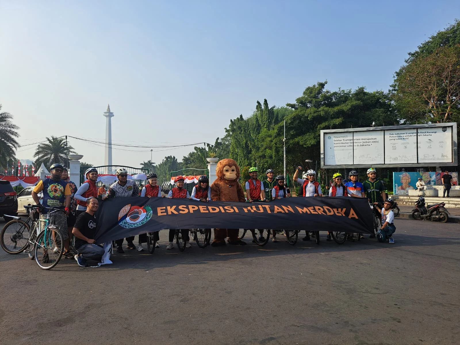Komunitas Sepeda Chemonk dan Satya Bumi meresmikan perjalanan sejauh 1700 kilometer dari Jakarta menuju Batang Toru untuk...