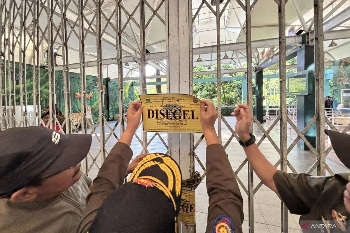 Pengamanan aset Bandung Zoo oleh Pemerintah Kota Bandung Foto Antara - Izin Lembaga Konservasi Bandung Zoo Dicabut Kemenh...