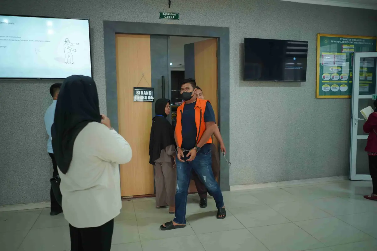 Otak pelaku perdagangan 12 sisik trenggiling anggota Polres Asahan Alfi Hariadi Siregar Foto Arifin Al Alamudi - Vonis Po...