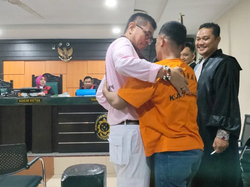 Jadi Saksi Ahli, Hinca Panjaitan Pakai Kaos Save Trenggiling ke Pengadilan