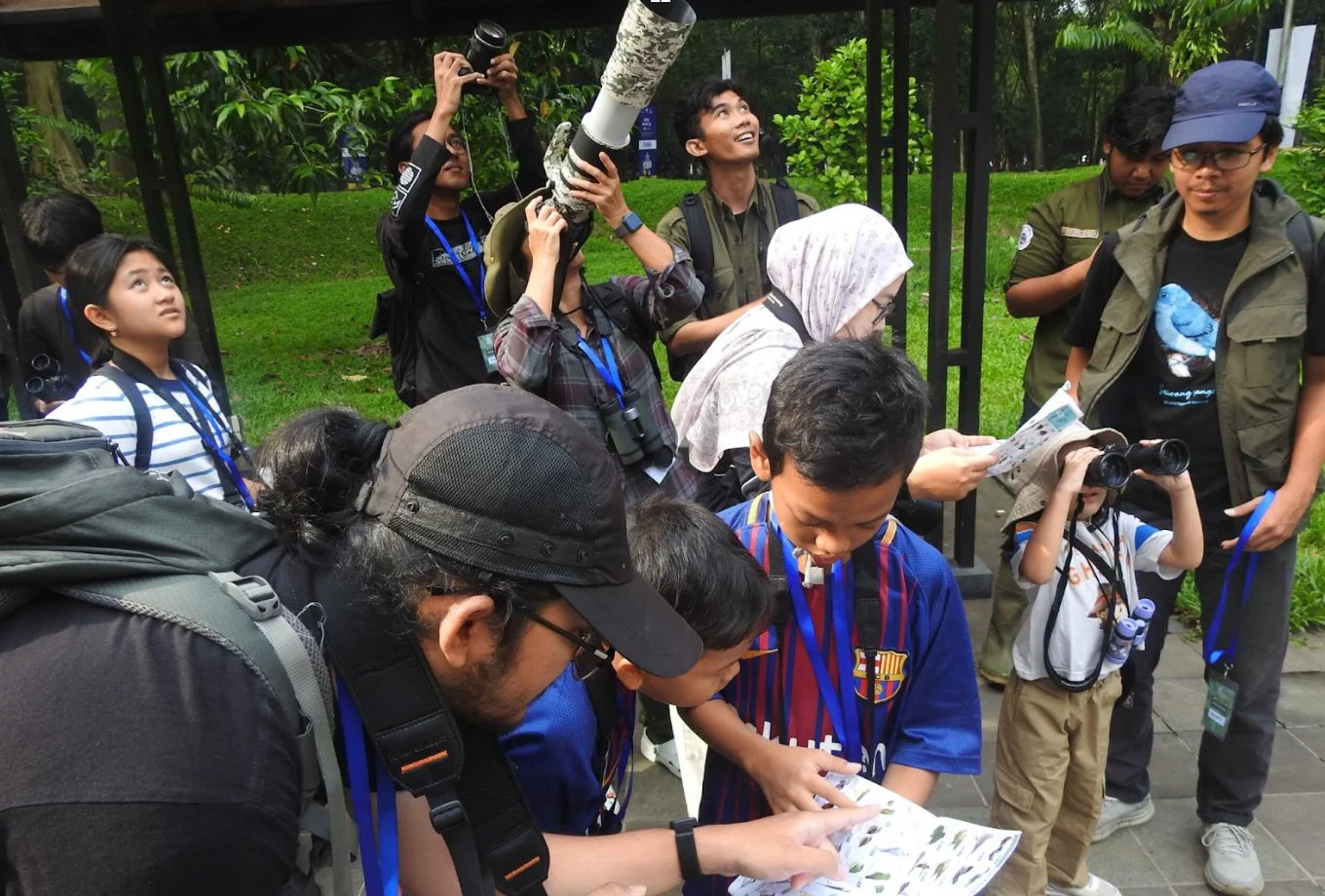 Birdwatching Pertama: Mengamati Keunikan Burung-Burung di Sekitar Kita -  Garda Animalia
